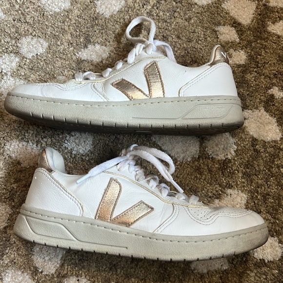 Veja Gold Sneakers Women Size 6 - Picture 9 of 12